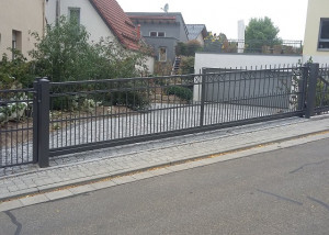 Driveway gate with speed control